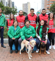 Bogotá lanza el Bloque de Atención y Rescate BAR contra la explotación con fines de mendicidad, el maltrato y el abandono de animales en Transmilenio